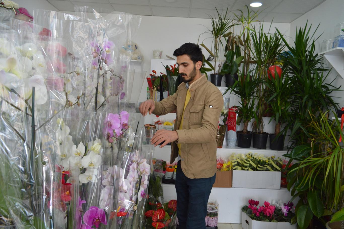 Bitlisli çiçekçiler bahar mevsimini dört gözle bekliyor